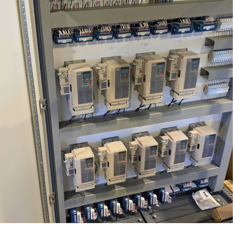 Panneau de variateurs YASKAWA A1000